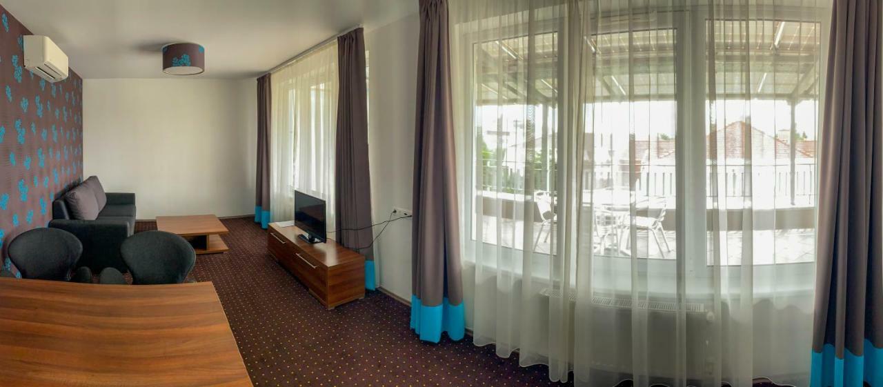Plage Apartman ハイデゥソボスロー エクステリア 写真